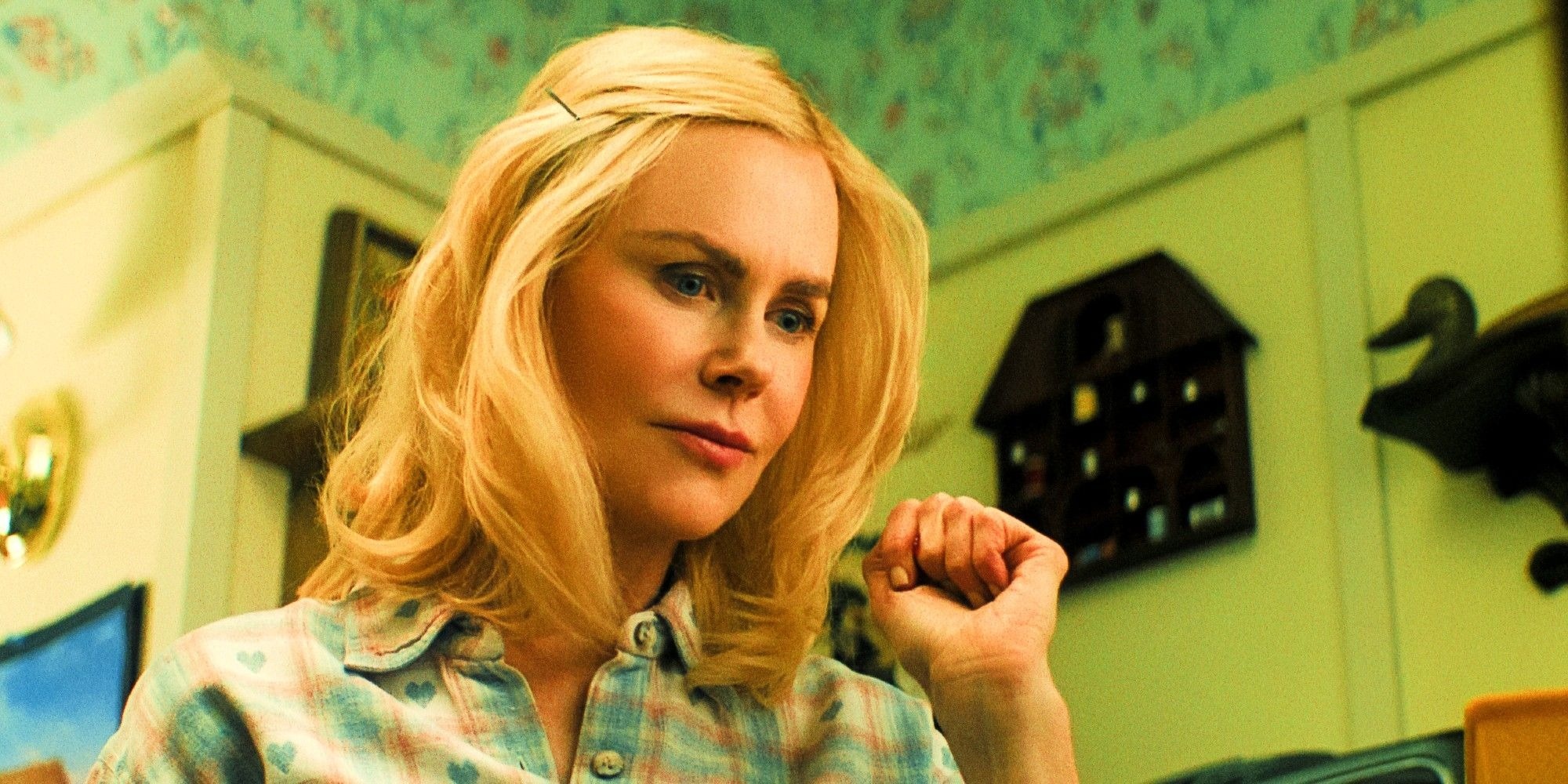 nicole_kidman_looks_down_and_out.jpg