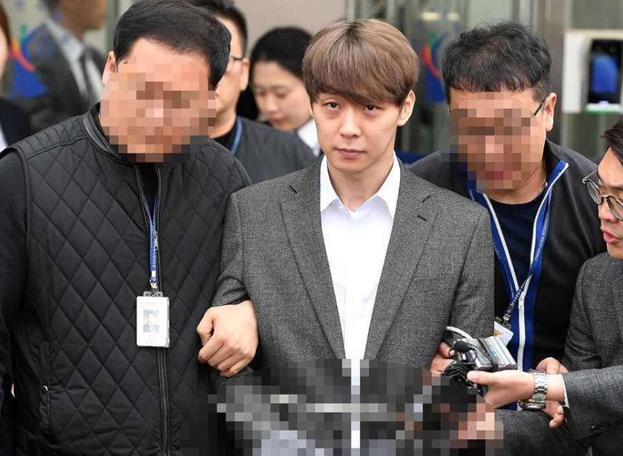 Park Yoo Chun ra toa vi khong tra boi thuong anh 1