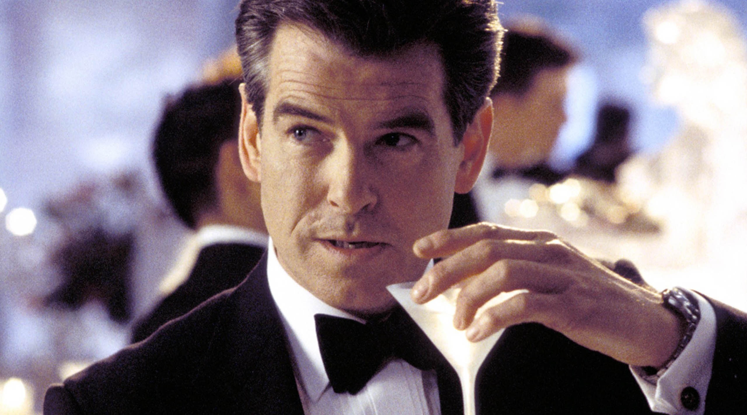 Canh nong chet nguoi trong phim 007 anh 1