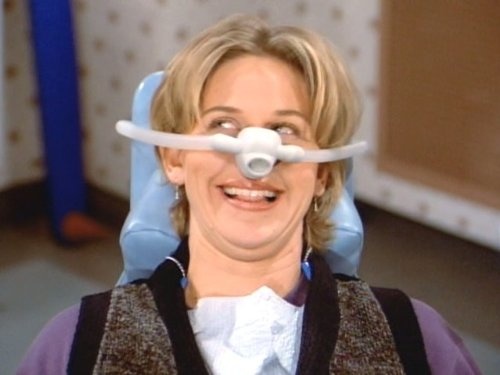 Nu MC dong tinh va doi tu hanh phuc anh 2