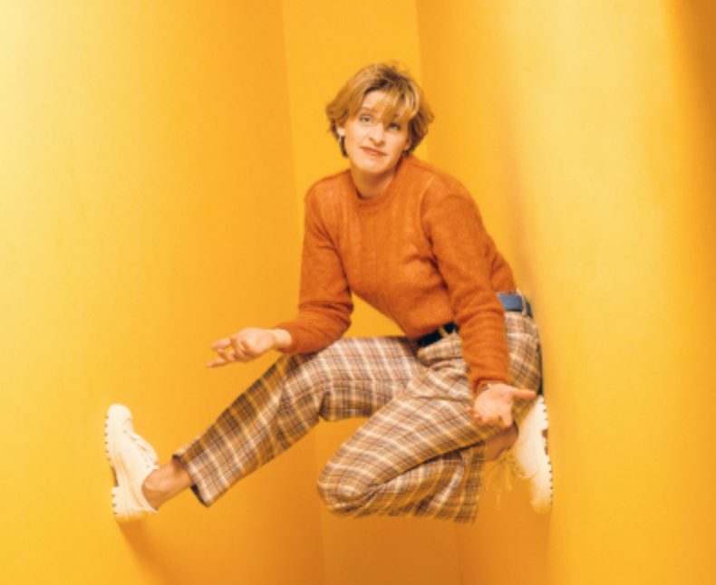 Nu MC dong tinh va doi tu hanh phuc anh 1