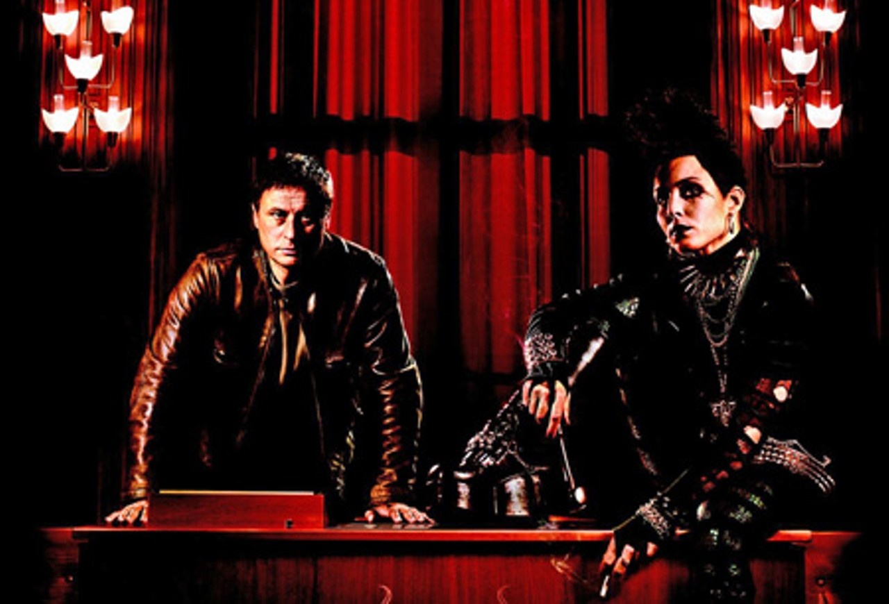 Ac nu tren man anh anh 6