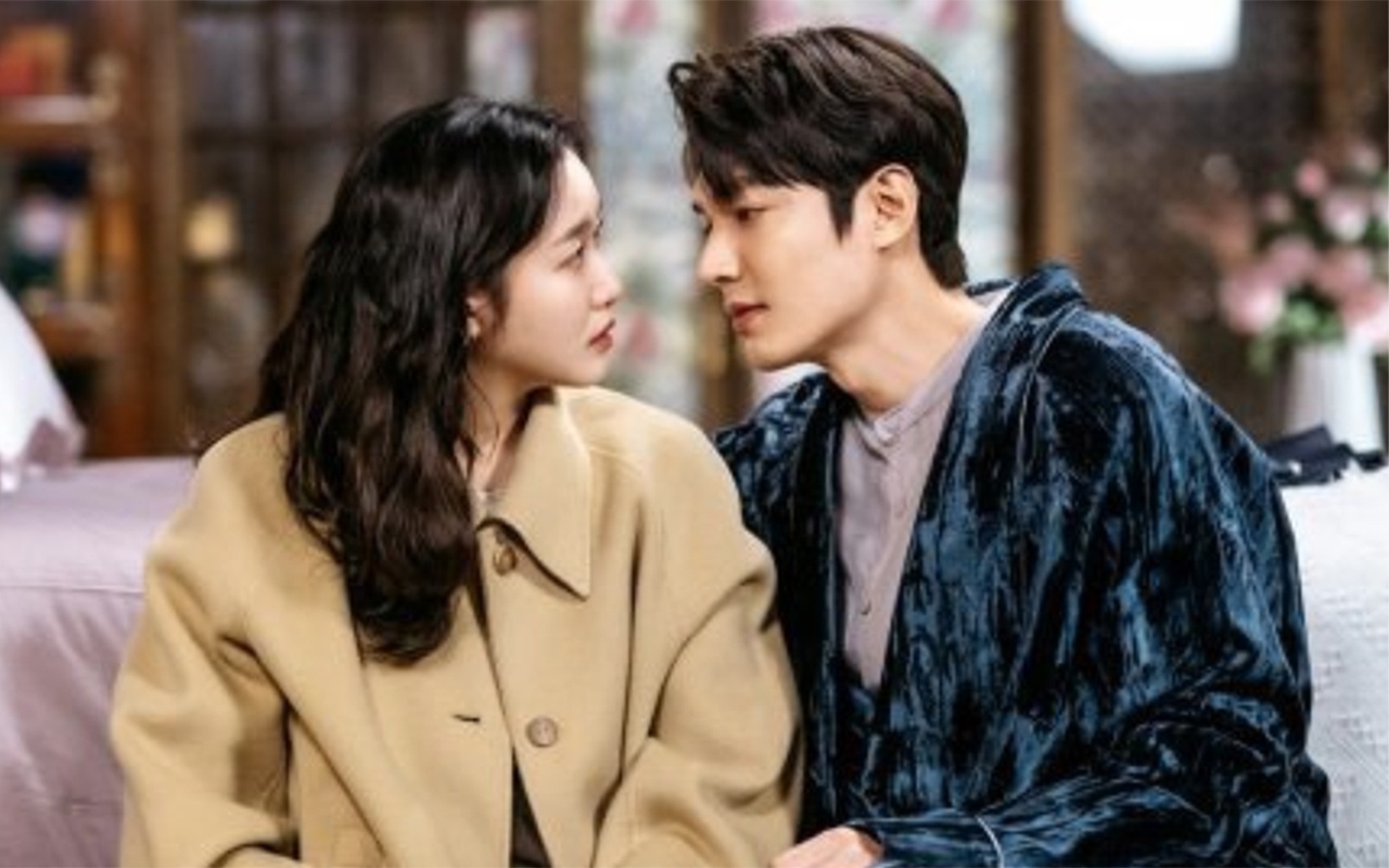 Hau truong hai huoc dang sau nu hon cua Lee Min Ho hinh anh