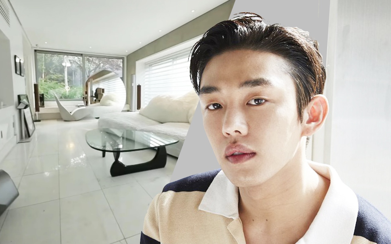 Ben trong ngoi nha trang cua Yoo Ah In hinh anh
