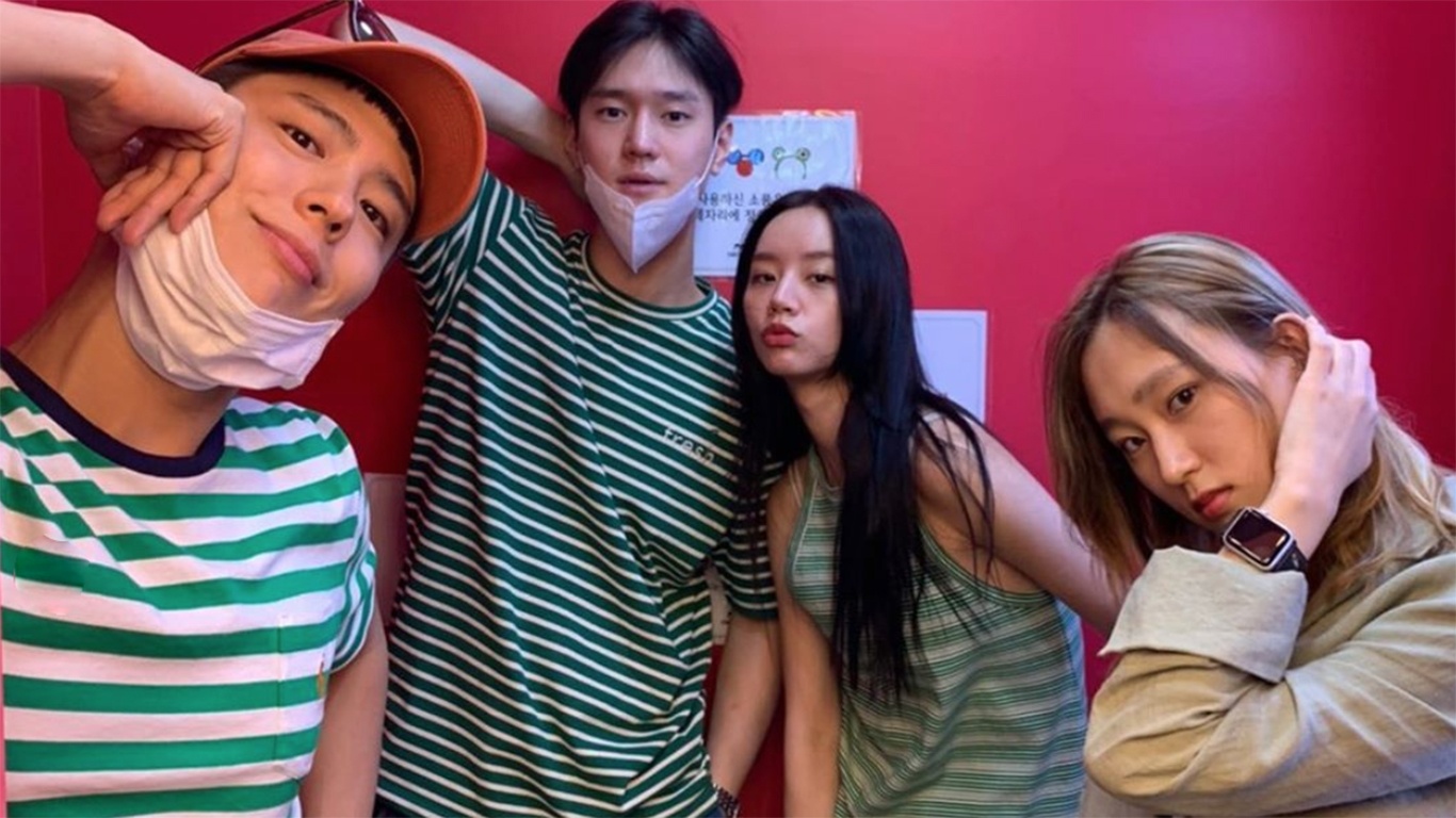 Hoi ban than ‘Reply 1988’ tu hop hinh anh