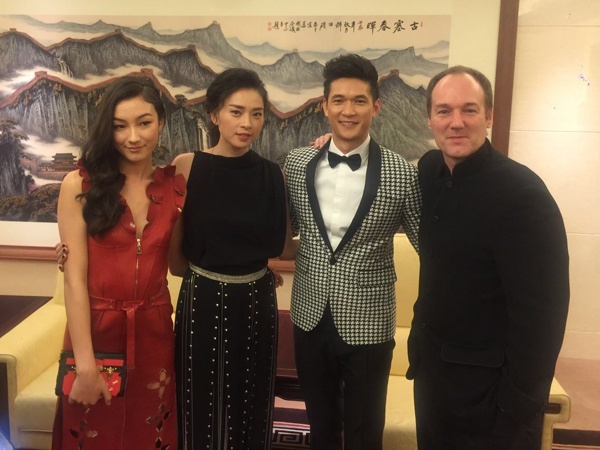 Vai dien quoc te cua Ngo Thanh Van anh 4