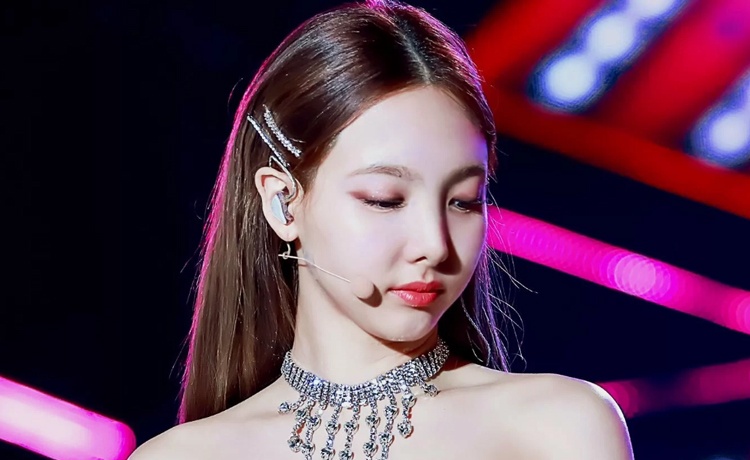 Noi am anh khi bi tan cong cua sao Han Quoc hinh anh