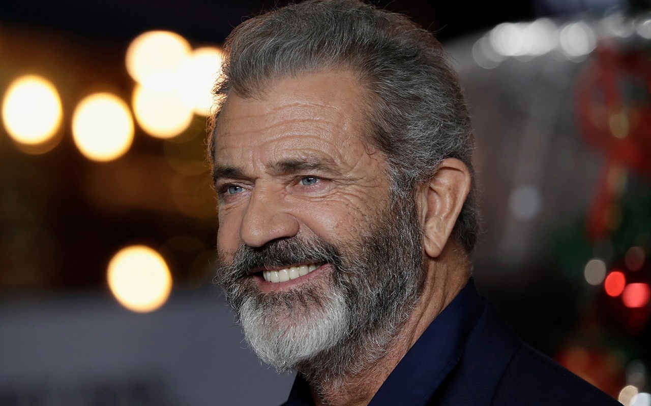 Huyen thoai phim hanh dong am tham chua tri Covid-19 hinh anh