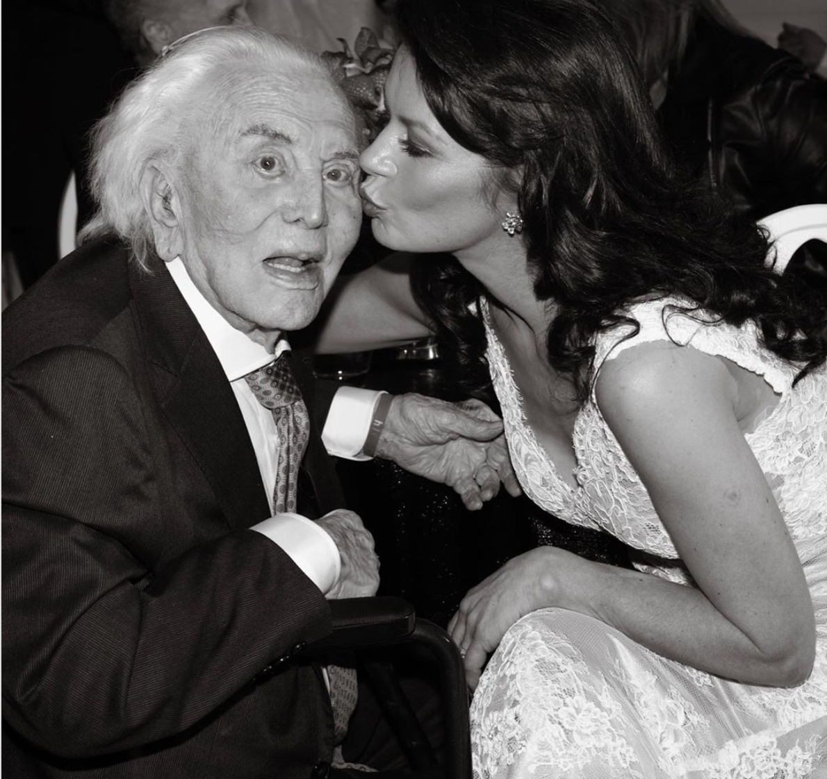 Hon nhan 20 nam cua Catherine Zeta-Jones anh 2