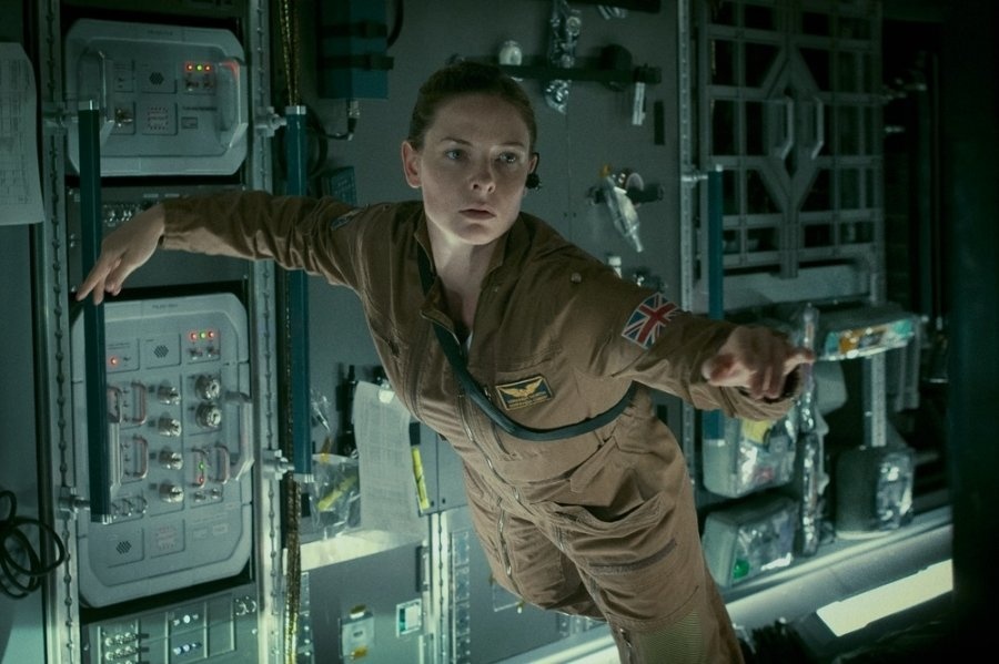 phim kinh di khong ai song sot anh 17