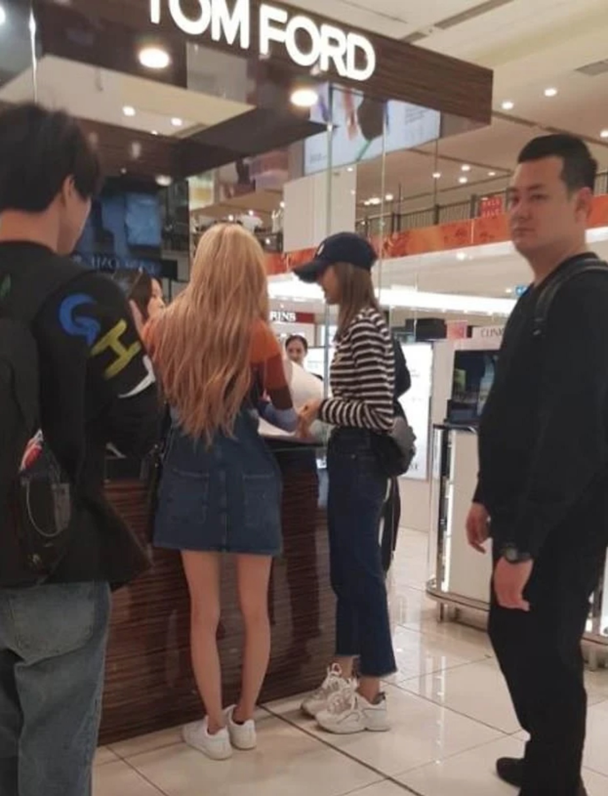 nhan sac doi thuong nghe si Han anh 2