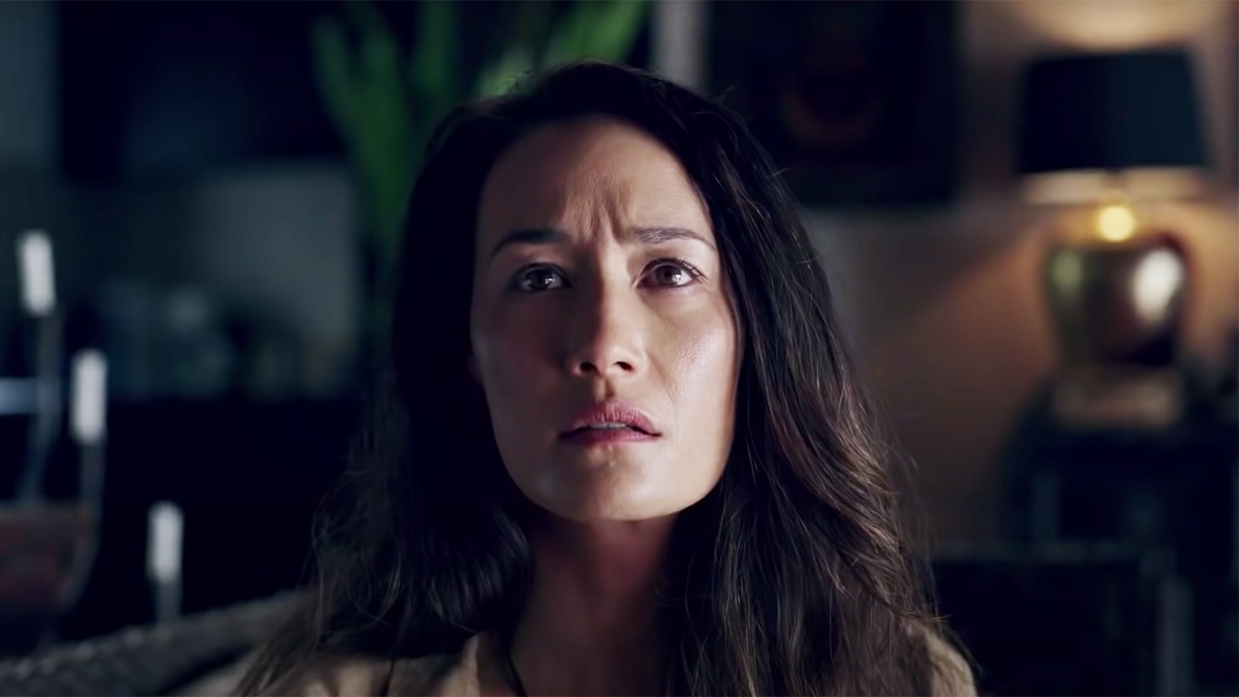 Maggie Q dong cap Luke Hemsworth trong phim kinh di hinh anh