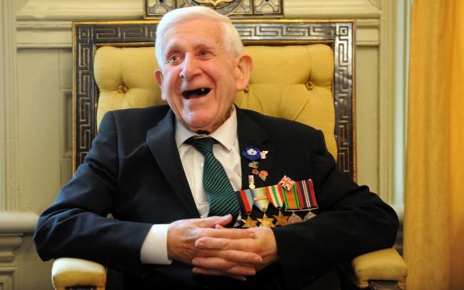 phim cua Pierce Brosnan anh 2