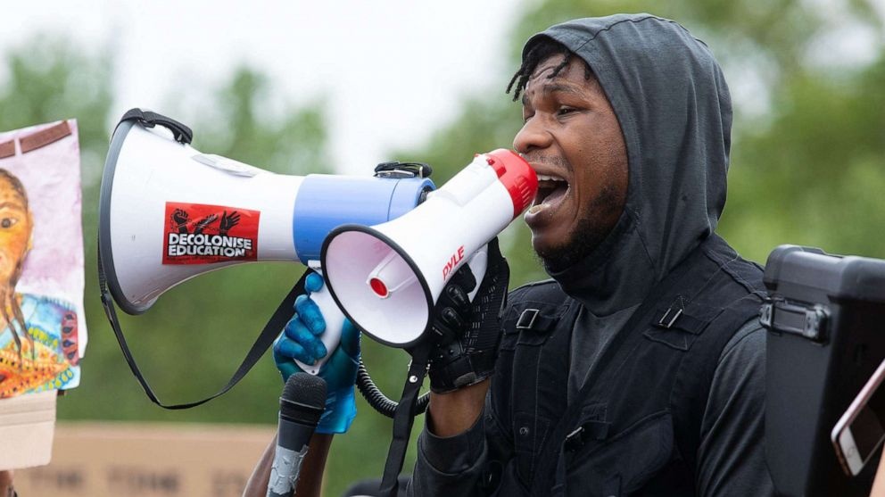 John Boyega bat binh voi Disney anh 2