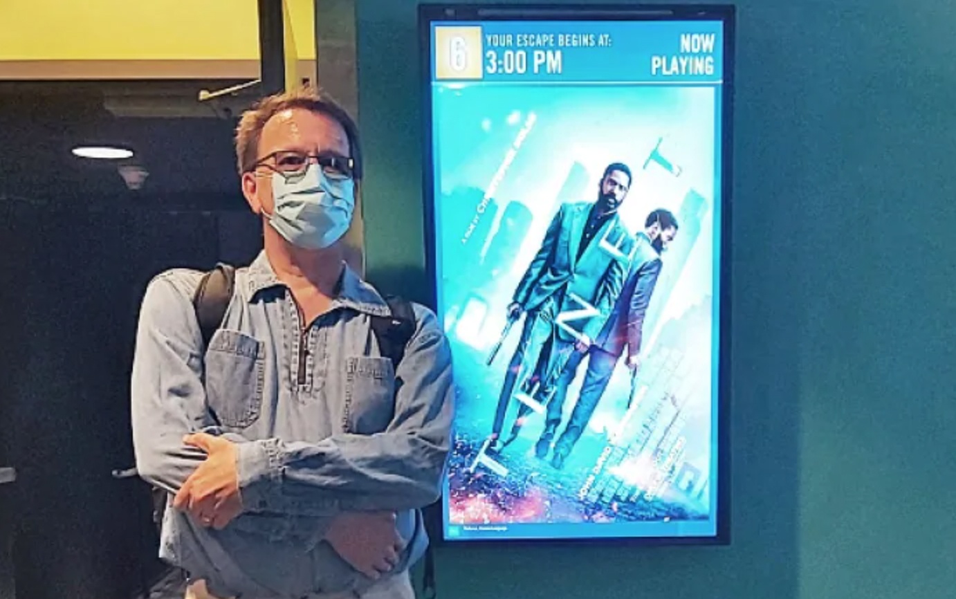 Cau chuyen cua nguoi dan ong muon xem 'Tenet' 120 lan hinh anh