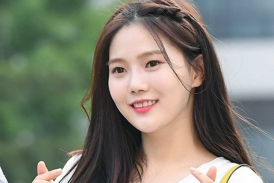 Thanh vien Oh My Girl phai vay muon de trang trai cuoc song hinh anh