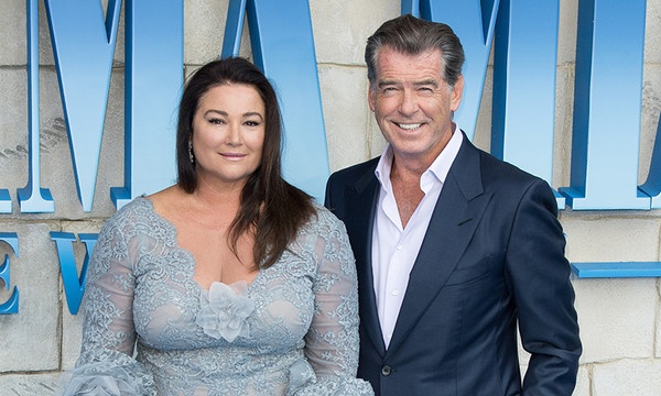 Pierce Brosnan ve tranh tang vo nhan sinh nhat hinh anh