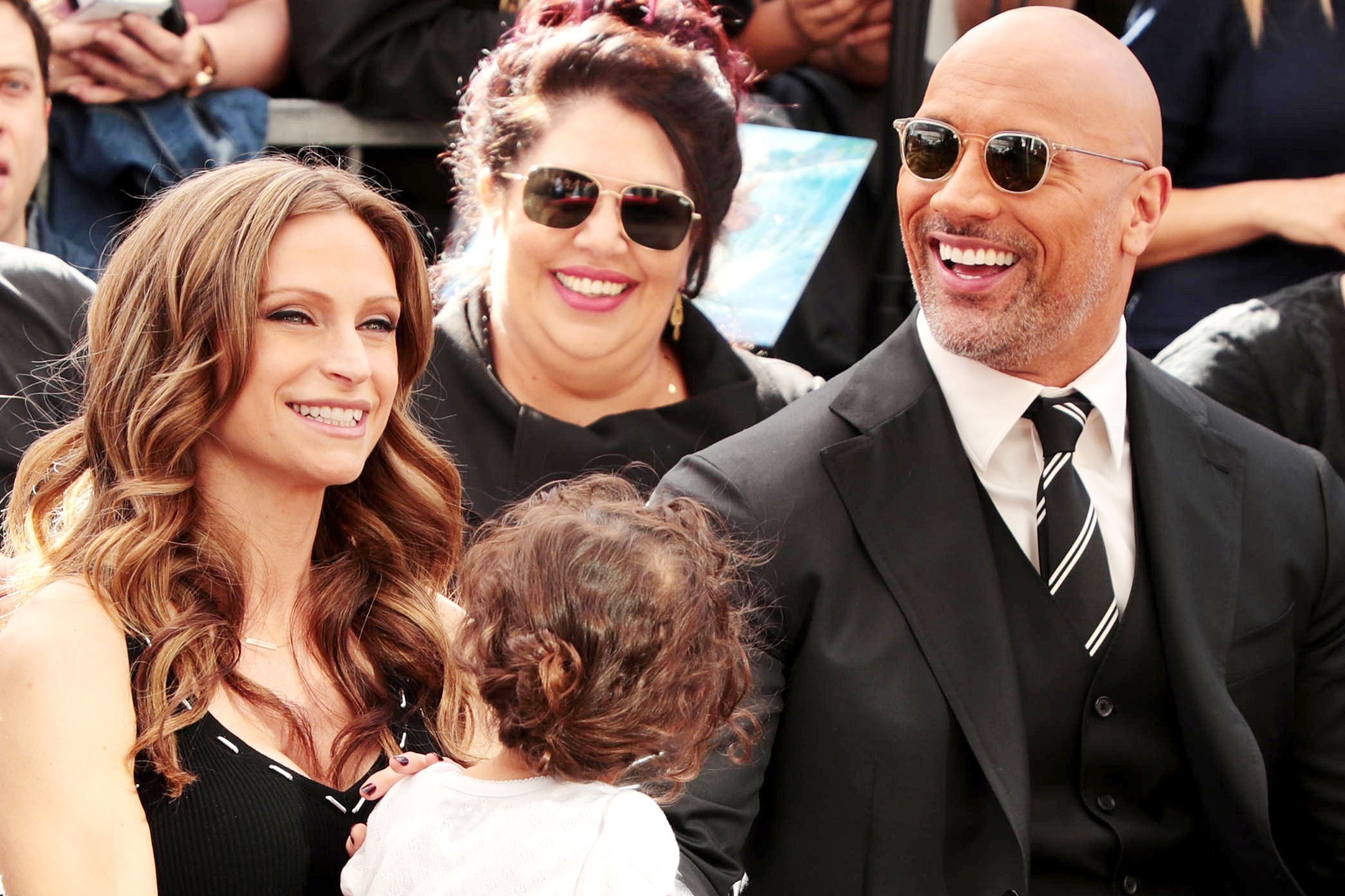 Nguoi phu nu gan bo 13 nam voi The Rock hinh anh