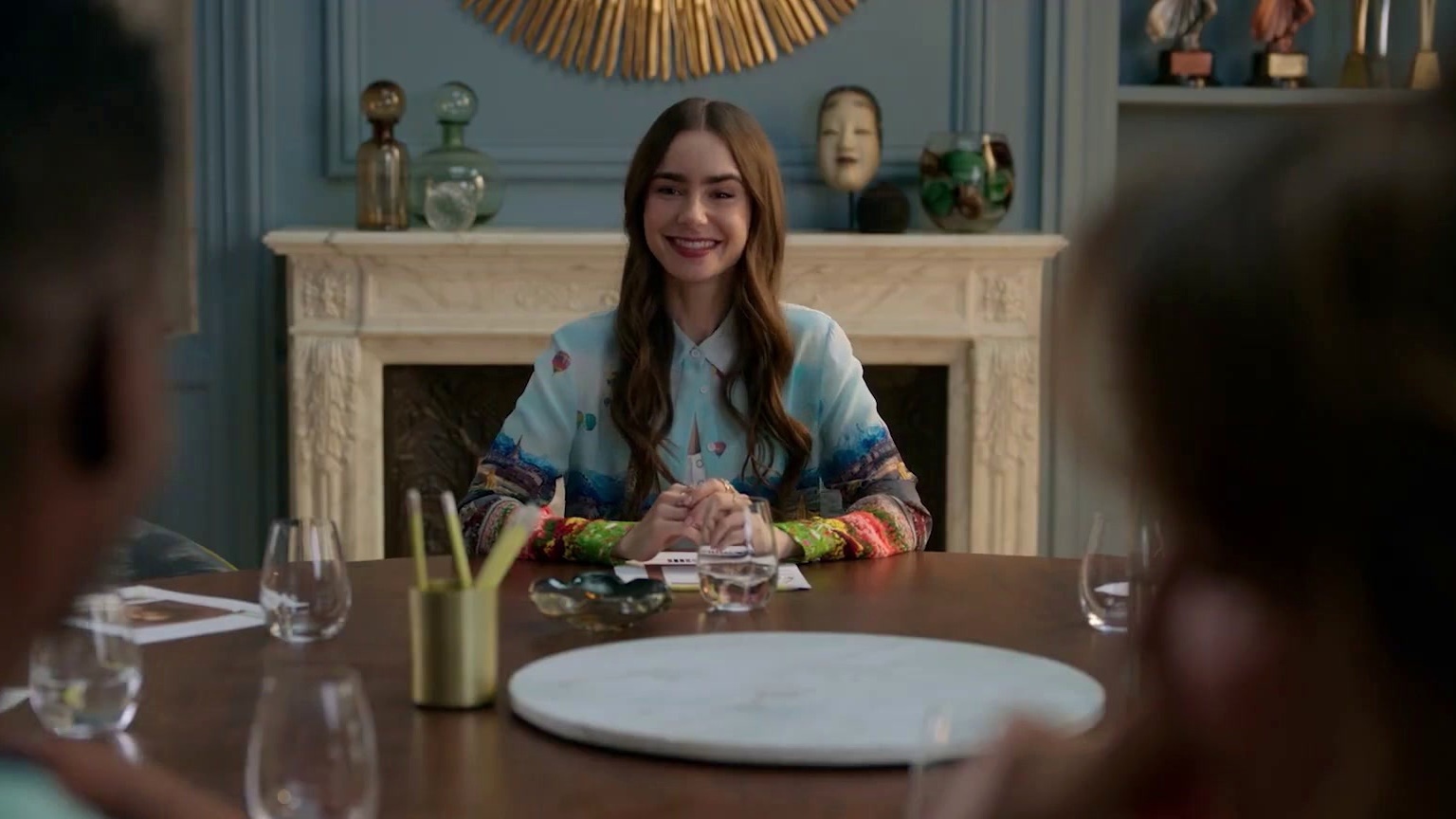 review phim Emily in Paris anh 2