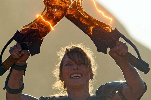 Milla Jovovich doi dau quai vat trong trailer ‘Monster Hunter’ hinh anh