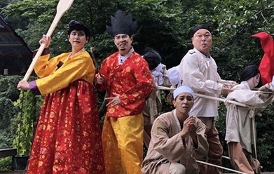 E-kip ‘Tan Tay du ky’ mac loi tren song truyen hinh hinh anh