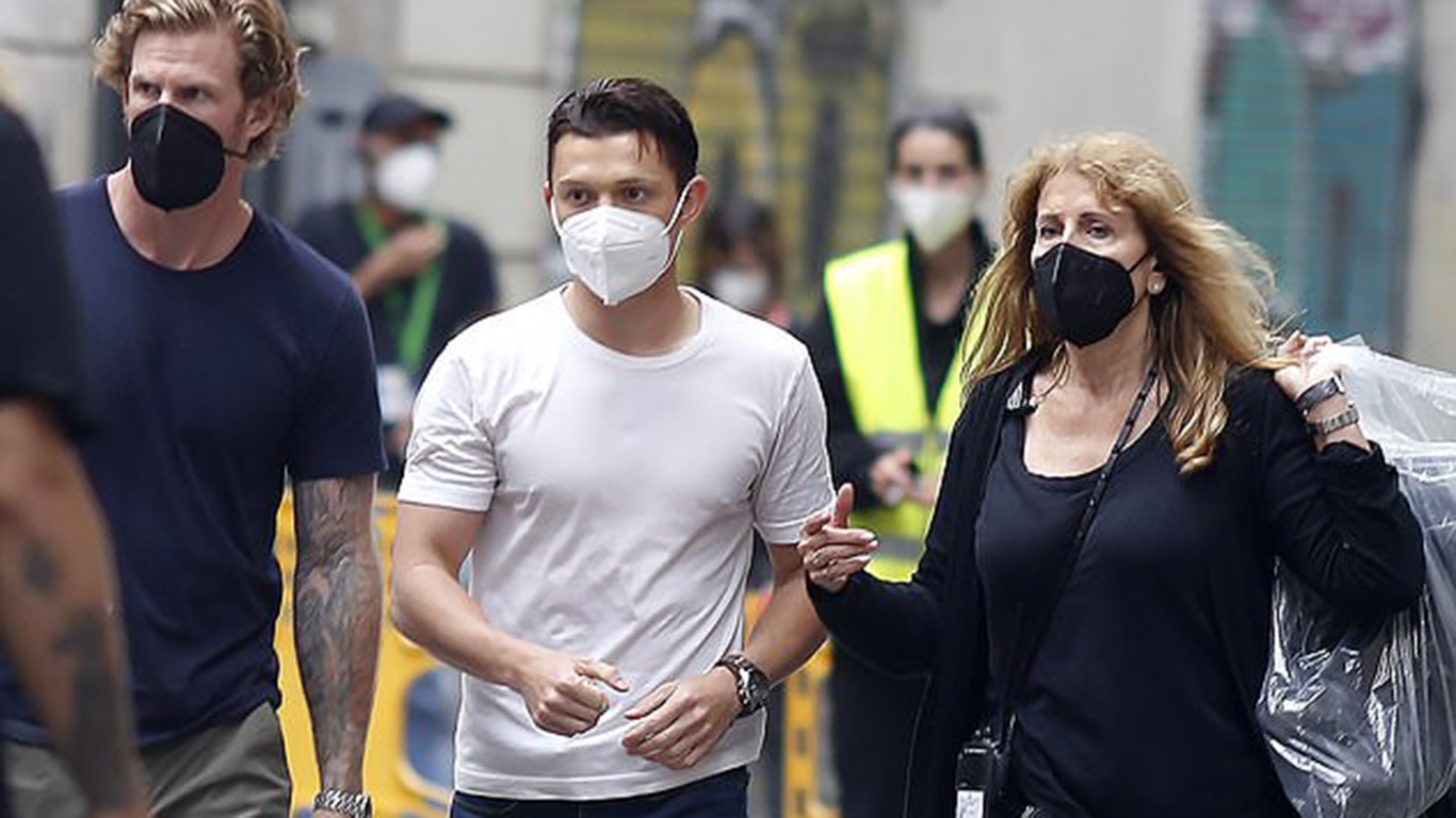 Tom Holland tren phim truong ‘Uncharted’ anh 2