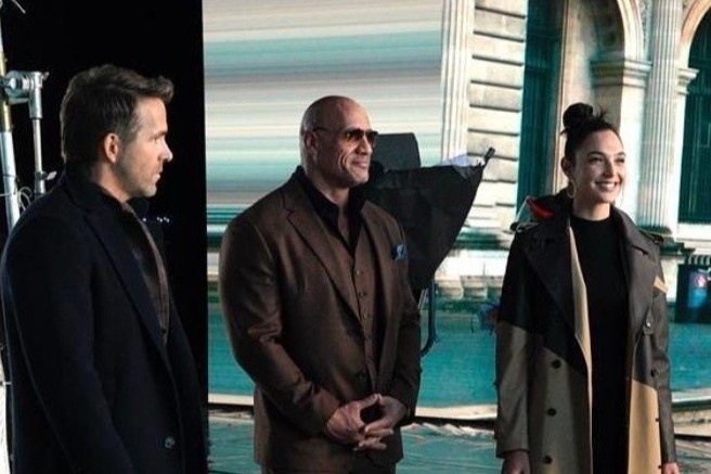 The Rock va ban dien tren phim truong ‘Red Notice’ hinh anh