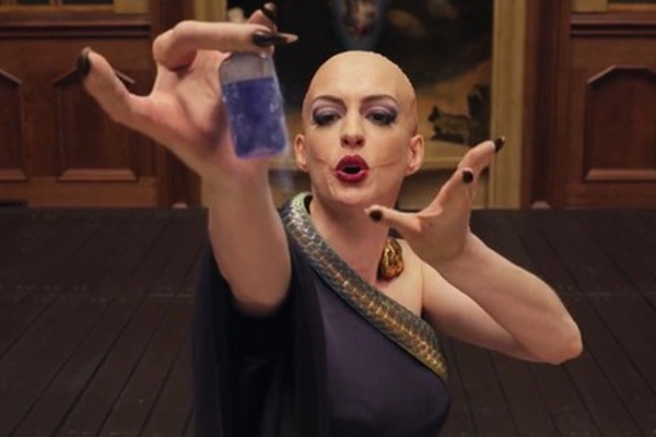 Anne Hathaway nhan loi voi nguoi khuyet tat vi tao hinh phu thuy hinh anh