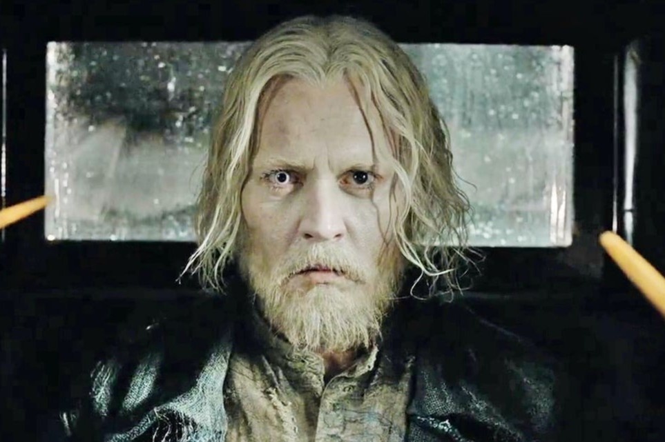 Tai sao Warner Bros. co the thang tay loai bo Johnny Depp? hinh anh