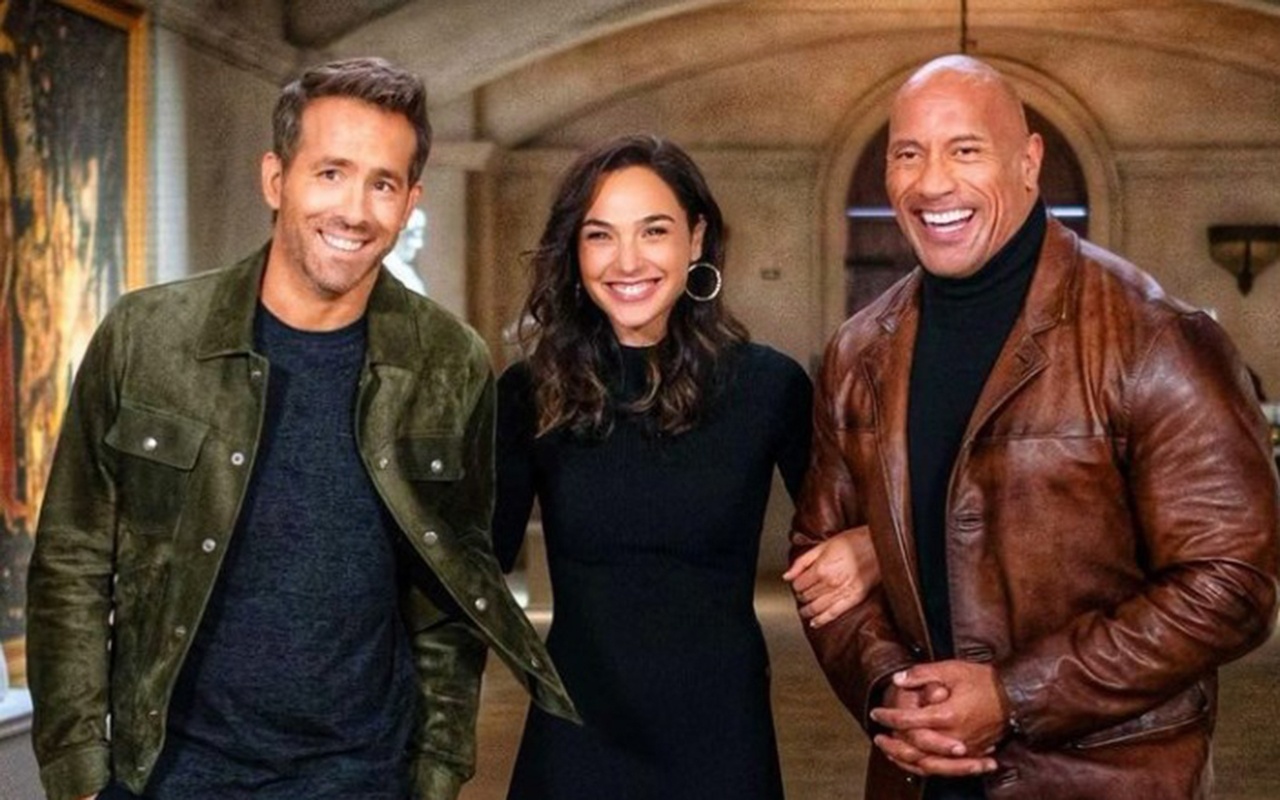 Bom tan cua The Rock va Gal Gadot dong may hinh anh