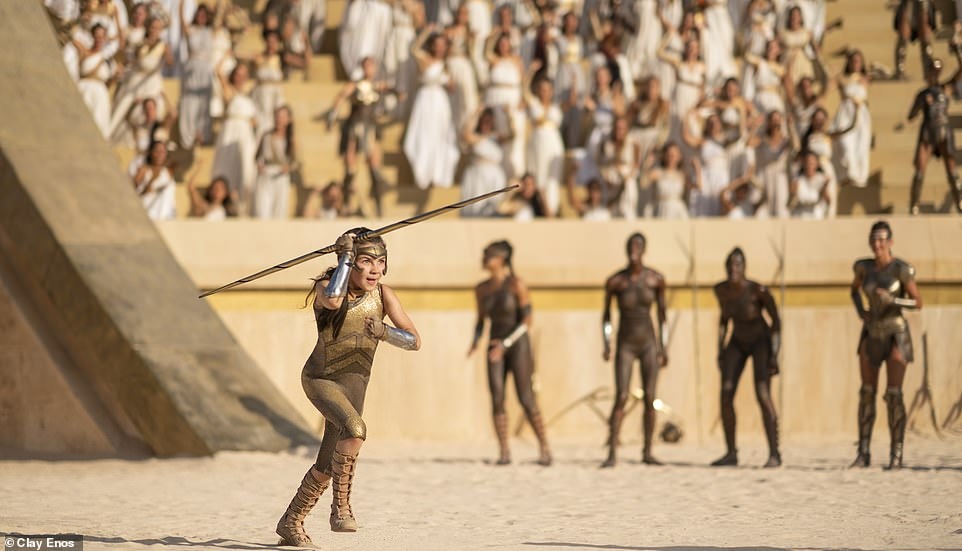 hau truong Wonder Woman 1984 anh 2