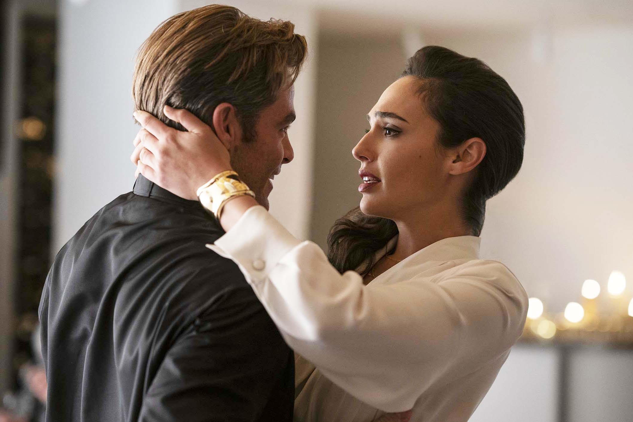 Tinh yeu la ‘vet xe do’ cua Wonder Woman? hinh anh