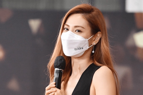 Nu dien vien Han Quoc phan ung sau man phat bieu nhan giai qua dai hinh anh