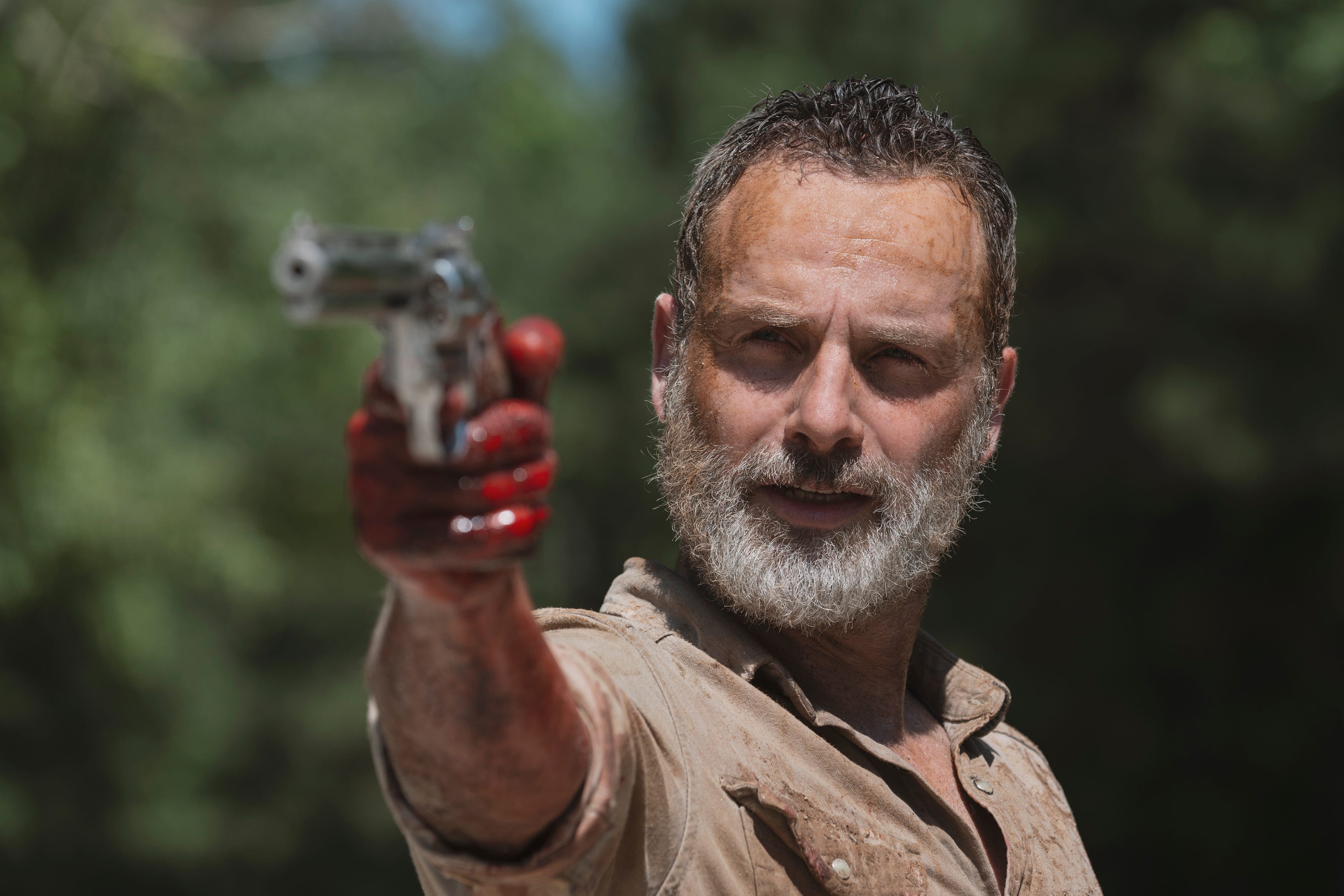 ‘The Walking Dead’ cam khan gia duoi 17 tuoi vi bao luc va nhay cam hinh anh