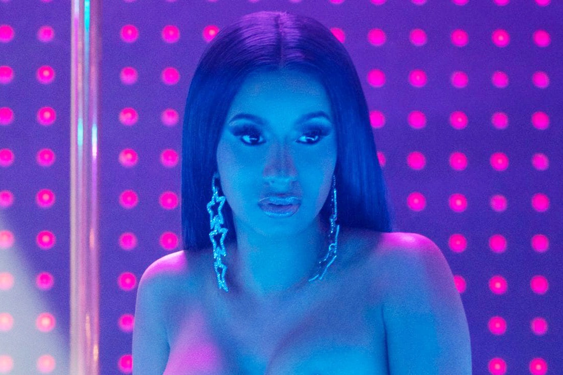 Rapper Cardi B co vai chinh dau tay hinh anh