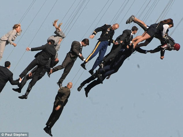 Nhung man dong the dat do tren man anh anh 2