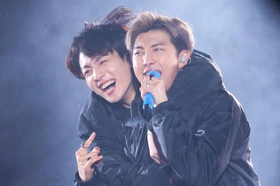 Thanh vien BTS ke ve su co trang phuc tren san khau hinh anh