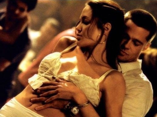 Trang phuc cua Brad Pitt va Angelina Jolie tu phim den ngoai doi hinh anh