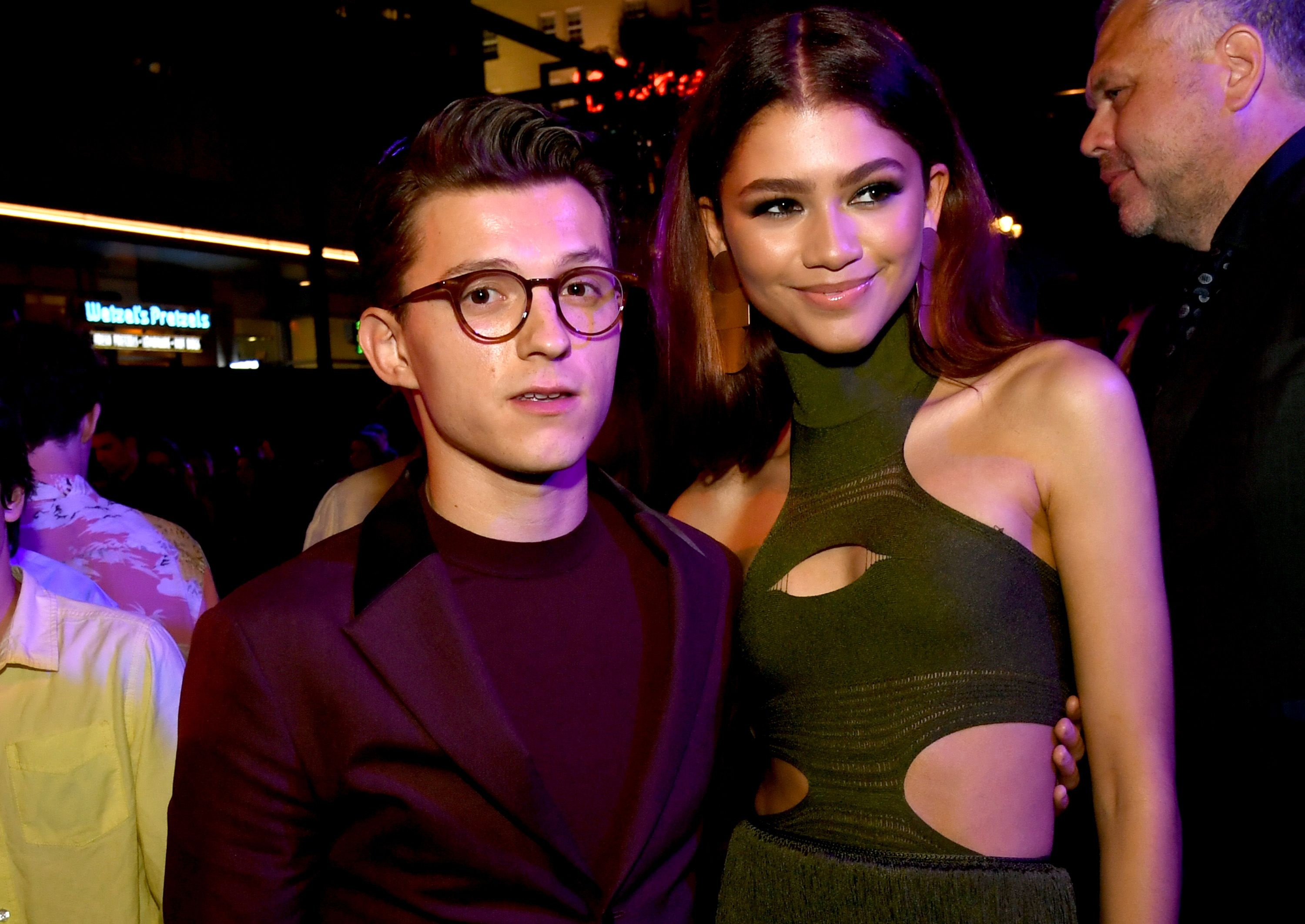 Tom Holland hoc hoi tu Zendaya hinh anh