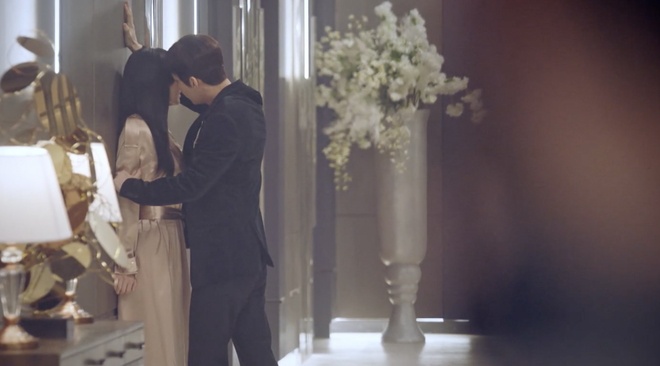 Chan,  thien,  my o dau trong ‘Penthouse 2’? anh 1