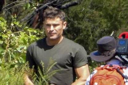 Zac Efron quay phim cung ban gai hinh anh