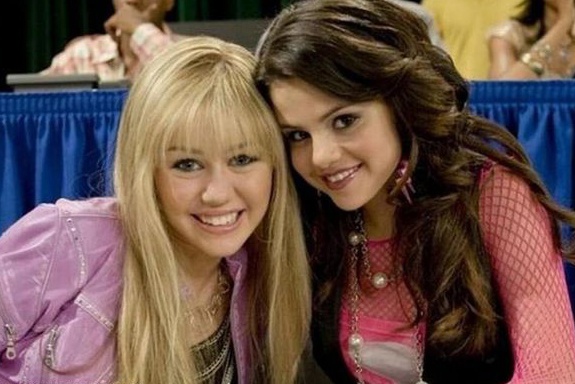 Miley Cyrus tung so hai bi Hannah Montana 'nuot chung' hinh anh