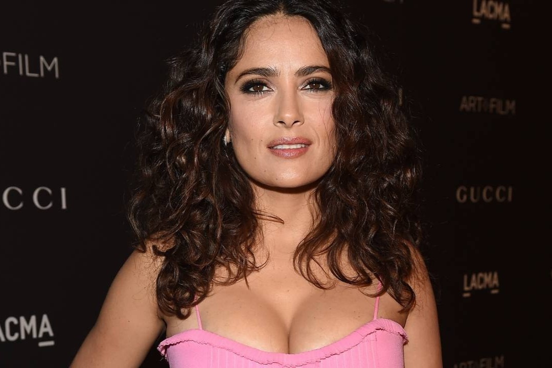 Salma Hayek tham gia phim ve gia toc Gucci cung Lady Gaga hinh anh