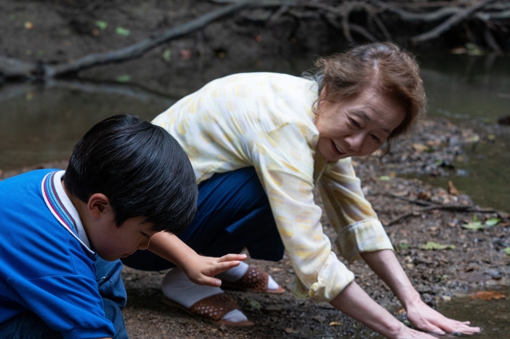 Youn Yuh Jung nhan de cu Oscar anh 2