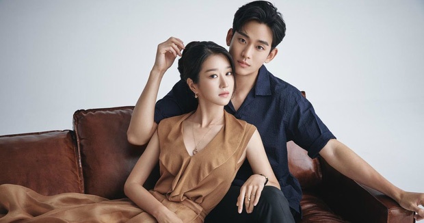 Seo Ye Ji duoc de cu Baeksang giua be boi dieu khien Kim Jung Hyun hinh anh
