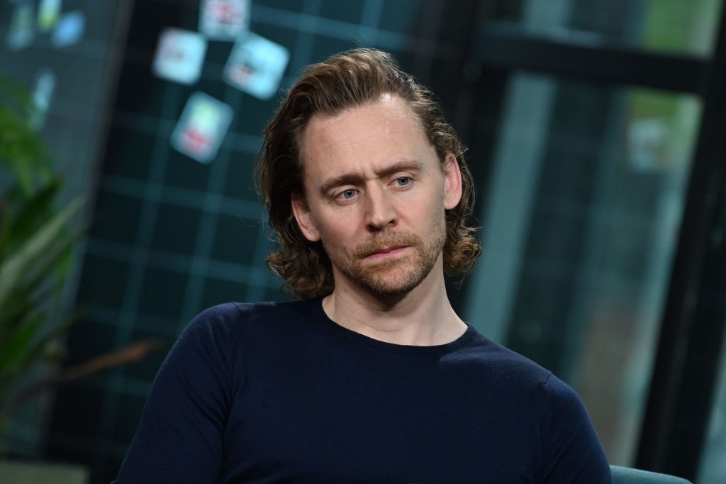 Tom Hiddleston tiet lo ly do hon ba nam chi dong mot vai Loki hinh anh