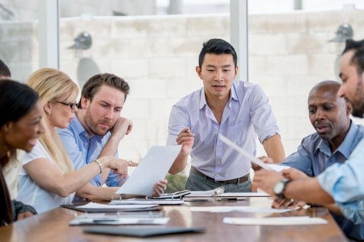 anh stock Simu Liu anh 1