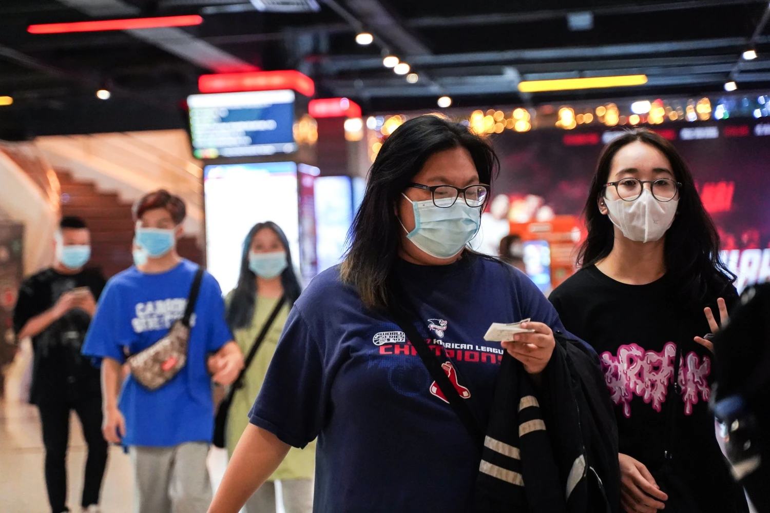 Rap phim dong duc dip nghi le anh 3