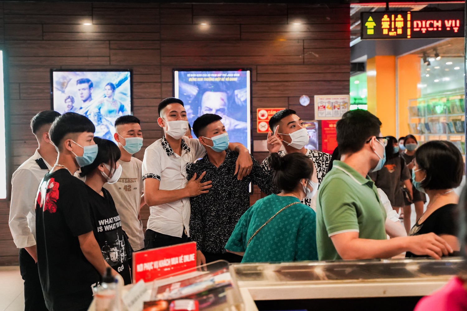 Rap phim dong duc dip nghi le anh 9