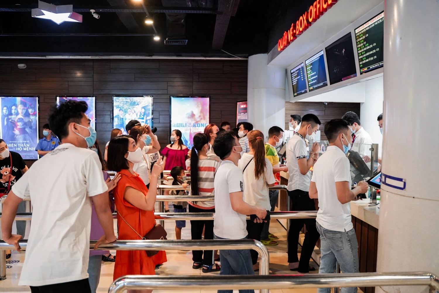 Rap phim dong duc dip nghi le anh 4